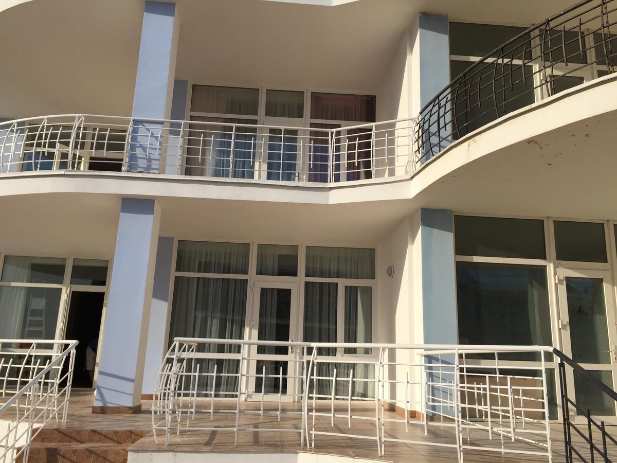 Ferienwohnung Town-House Golden Bugaz Karolino-Buhaz Exterior foto